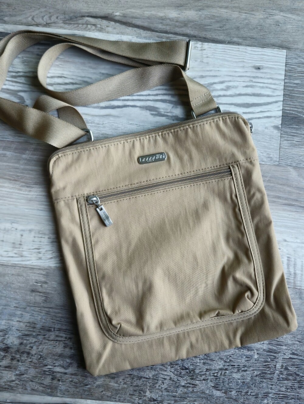 Baggallini Tan Nylon Travel Crossbody Bag Organizer RFID Lightweight Purse
